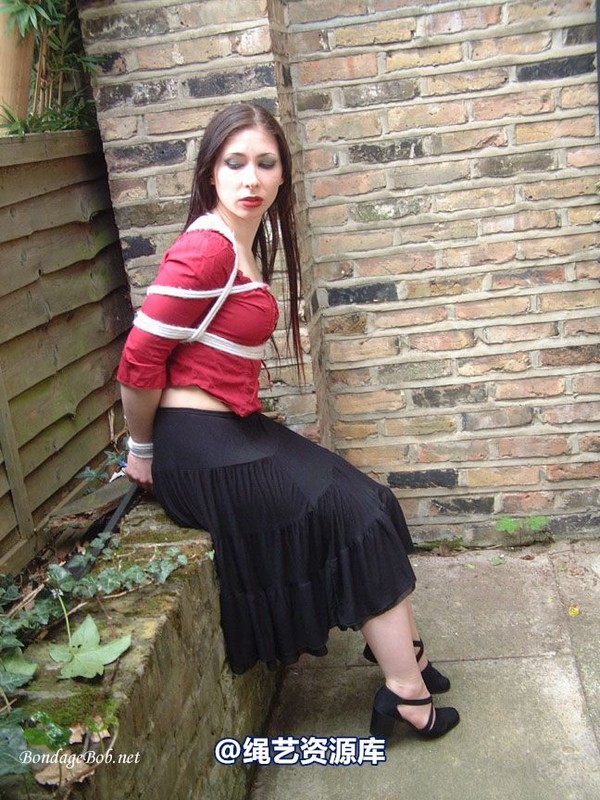 bondagebob - Lydia Tied Outdoors 第 14 张图片