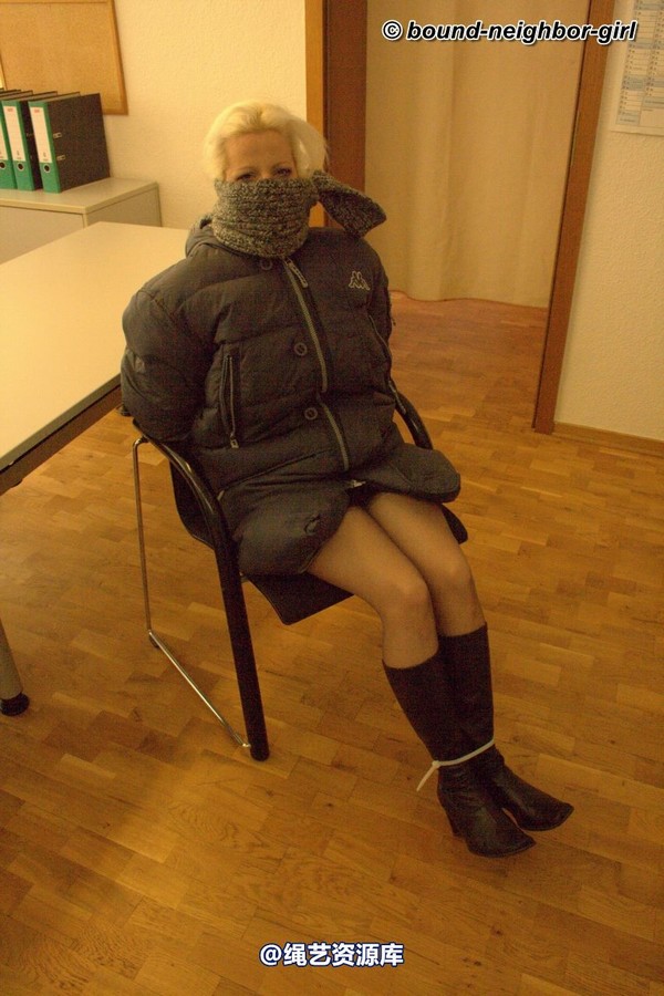bound-neighbor-girl - Elena - Tied up at the office 第 32 张图片