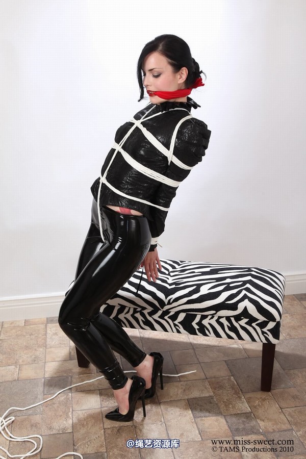 miss-sweet - ZEBRA BENCH CHAPTER 2 第 106 张图片