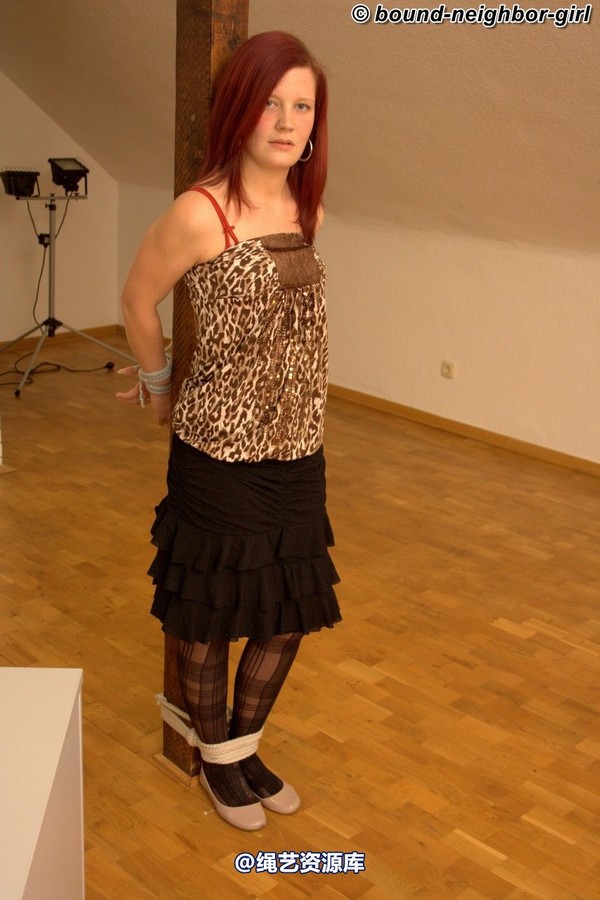 bound-neighbor-girl - Melina - Tied up in the office 2 第 20 张图片