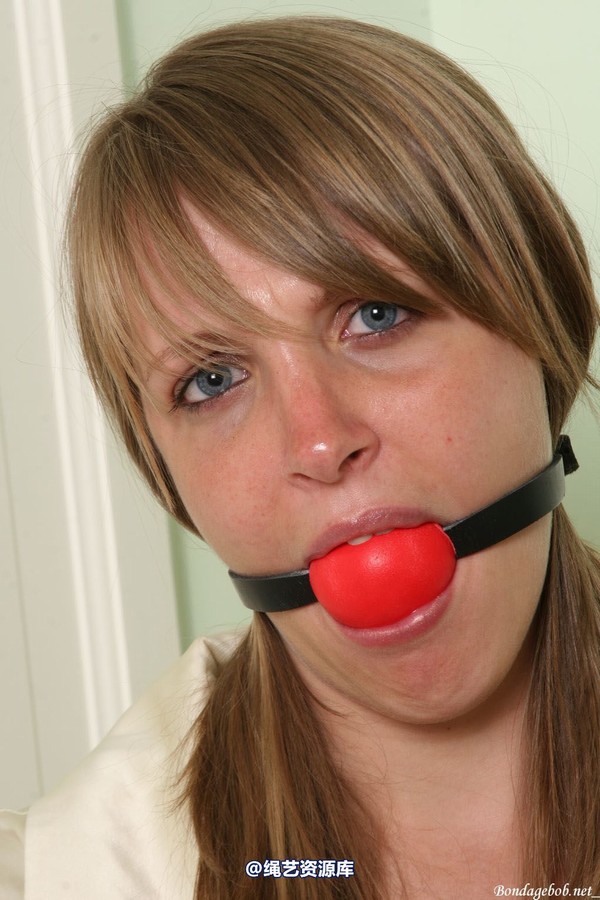 bondagebob - Sapphire Blu Open wide and shut up! 第 78 张图片