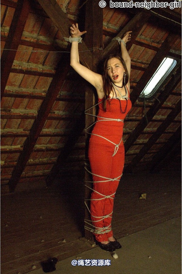 bound-neighbor-girl - Leonie tied up in the attic 第 14 张图片