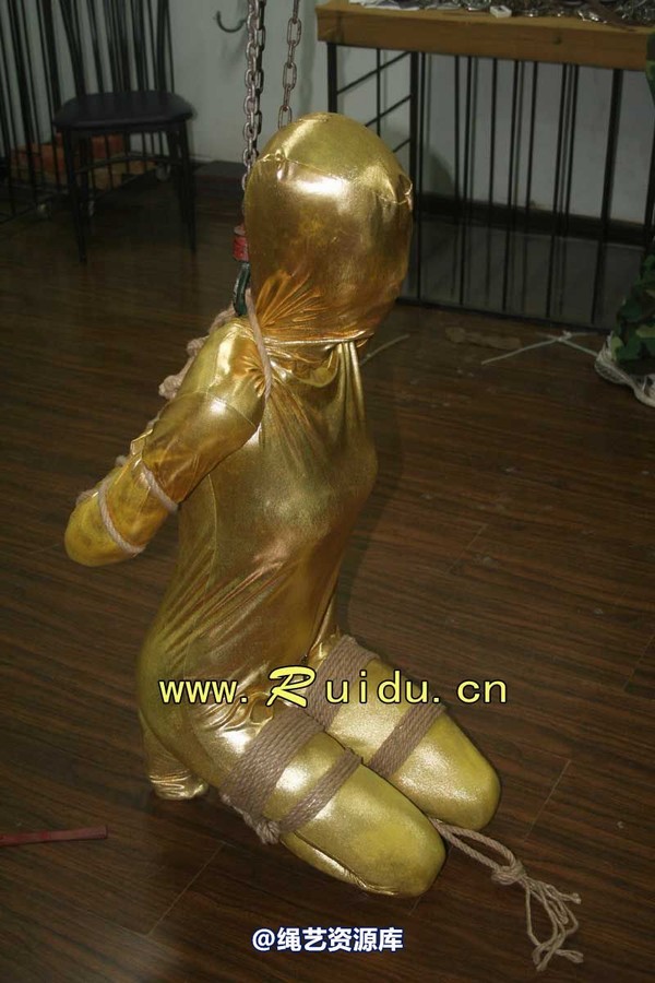 锐度主张 - 20070921第34期 影片胶衣紧缚悬吊图片 第 108 张图片