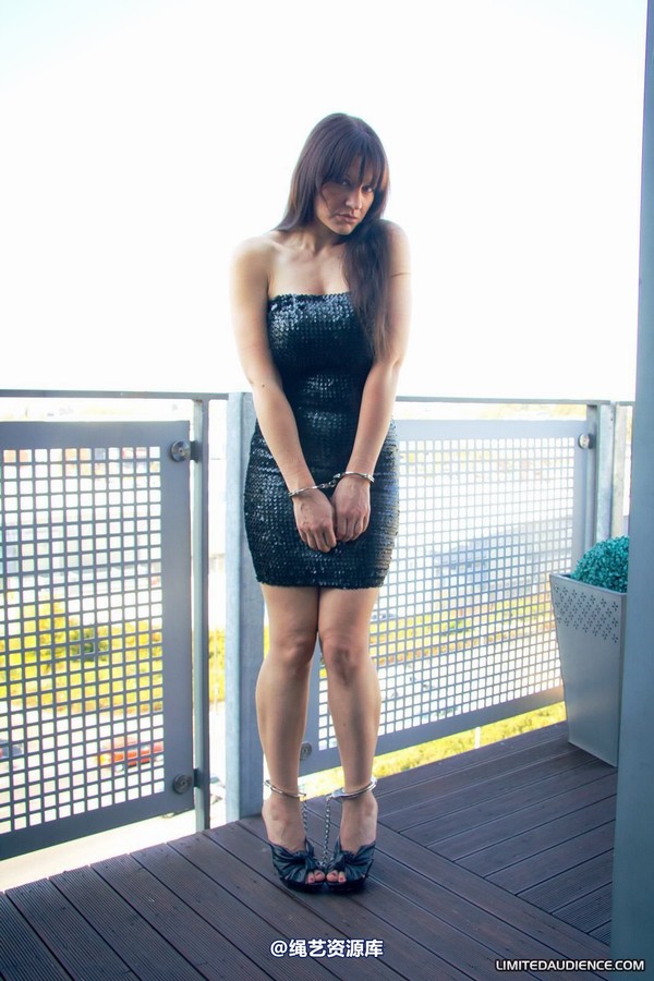 limitedaudience - 2011 sapphire handcuffed on balcony 第 9 张图片