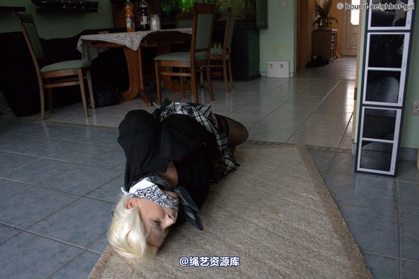 bound-neighbor-girl - Elena - robbery in the apartment 第 37 张图片