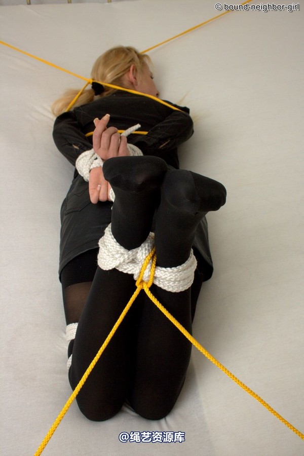 bound-neighbor-girl - Noelle in Hogtied 第 7 张图片