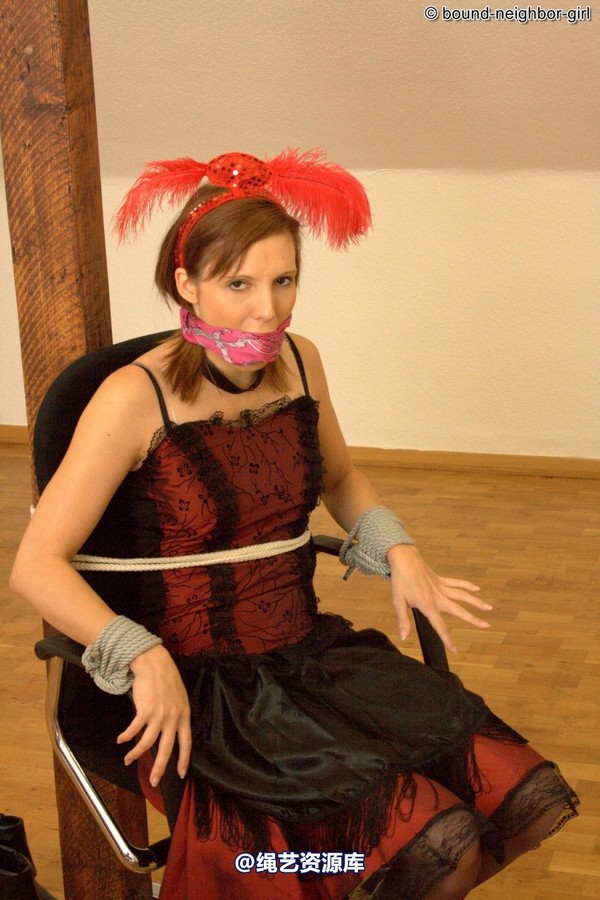 bound-neighbor-girl - Susan - Tied in costumes 第 41 张图片
