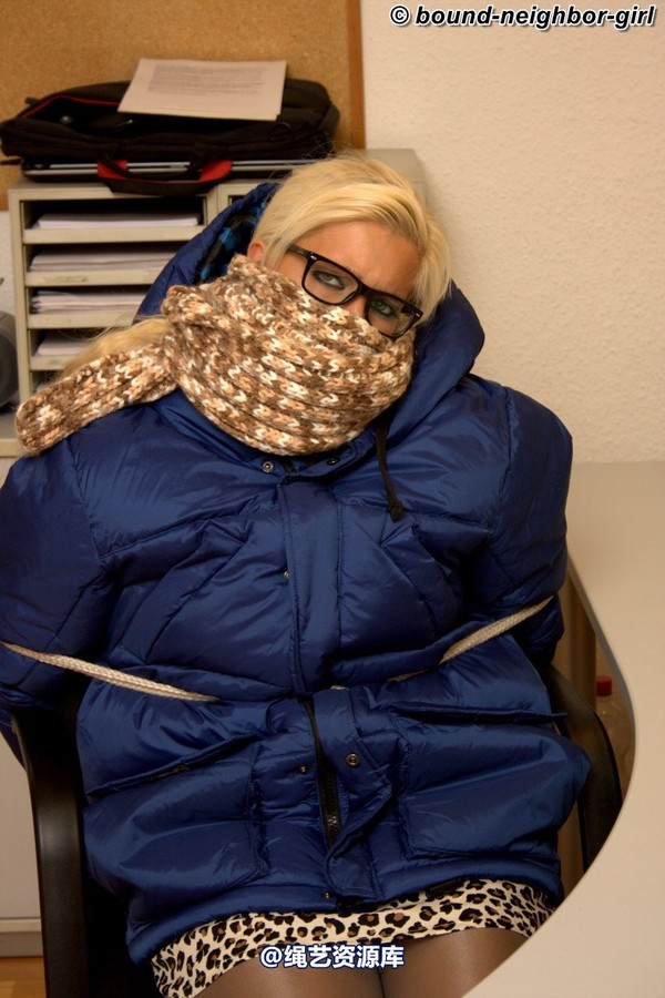 bound-neighbor-girl - Marenka - In winter jacket tied 2 第 23 张图片