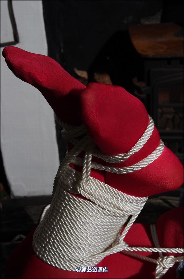 simplytied - Trisha back in red tights 第 36 张图片