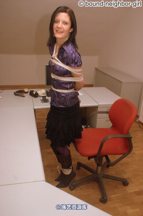 bound-neighbor-girl - Melina in bondage games in the office part 4 第 25 张图片