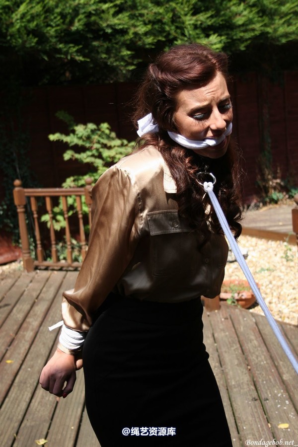 bondagebob - Chrissy Leashed 第 17 张图片