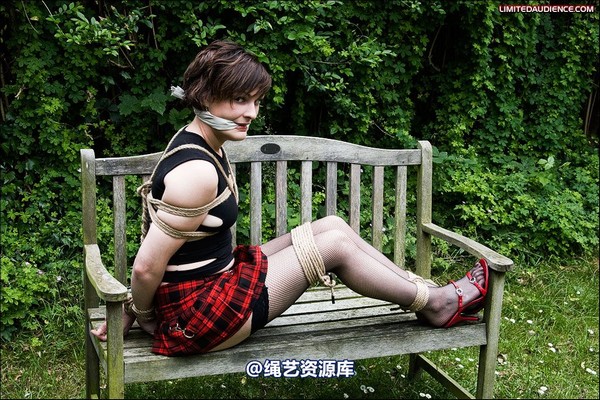 limitedaudience - 2008 ellie west bench bound wench 2 第 16 张图片