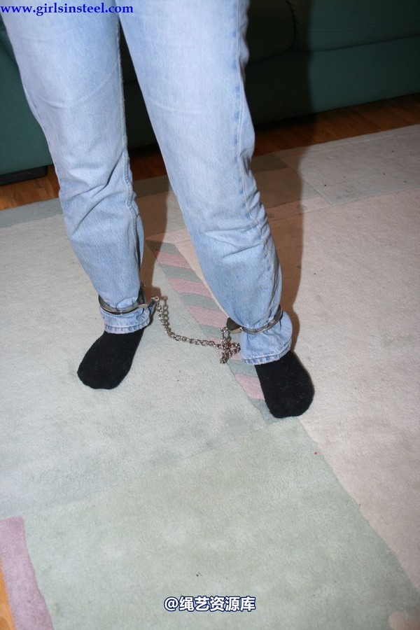 girlsinsteel - Heavy chains and handcuffs 第 43 张图片