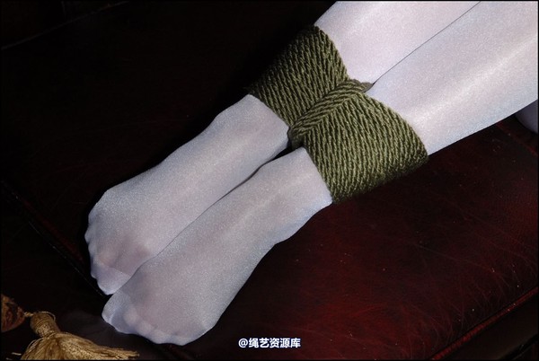 simplytied - Nurse in white tights 第 32 张图片