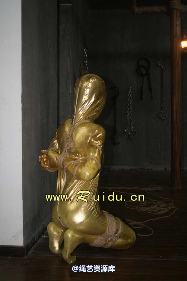 锐度主张 - 20070921第34期 影片胶衣紧缚悬吊图片 第 20 张图片