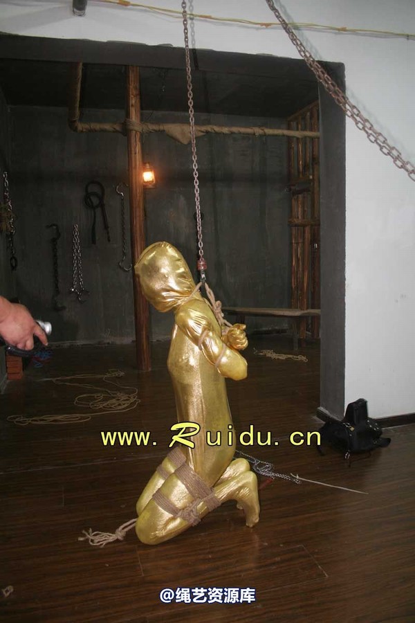 锐度主张 - 20070921第34期 影片胶衣紧缚悬吊图片 第 44 张图片