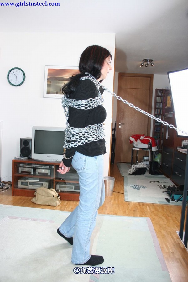 girlsinsteel - Heavy chains and handcuffs 第 11 张图片