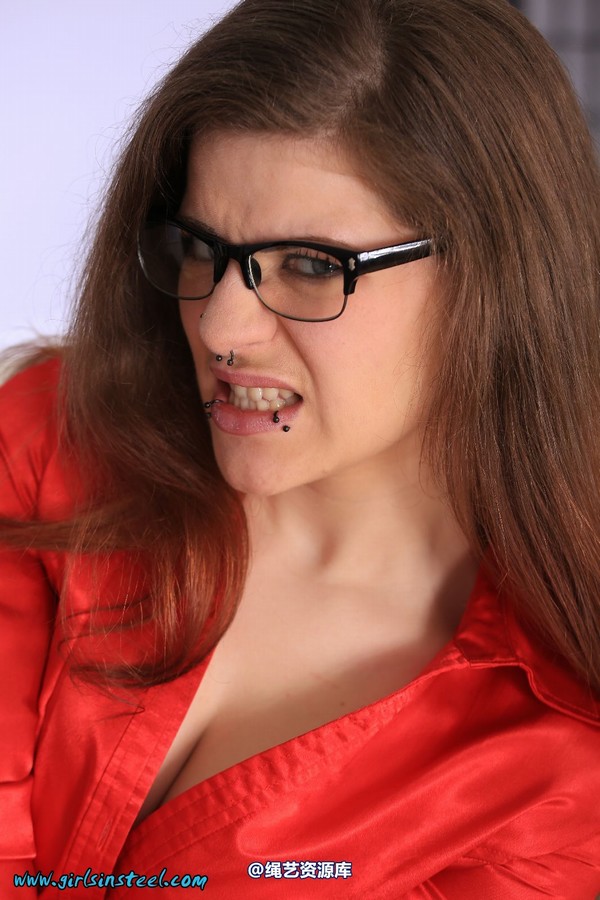 girlsinsteel - Business girl Lisa in cuffs with elbows 第 52 张图片