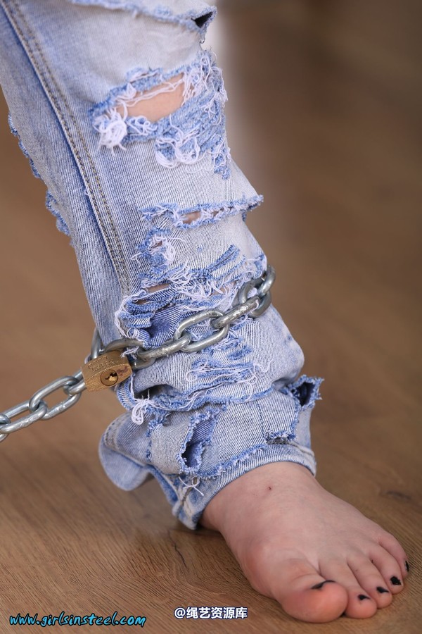 girlsinsteel - Cowgirl in high security handcuffs 第 72 张图片