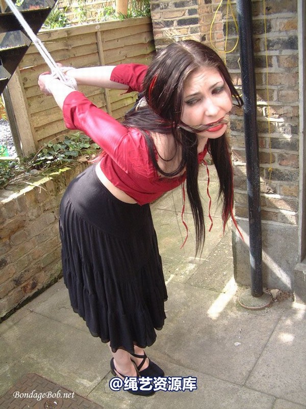 bondagebob - Lydia Tied Outdoors 第 58 张图片