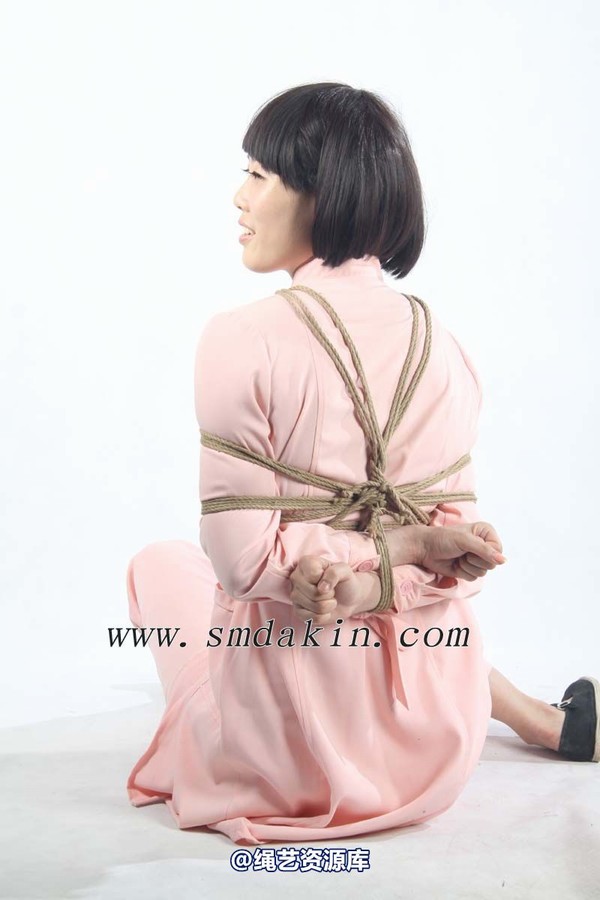 锐度主张 - 粉色护士服花样捆绑模特：碧菡 第 15 张图片