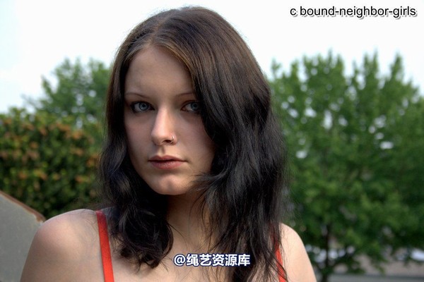 bound-neighbor-girl - Tanja sunbathing 第 7 张图片