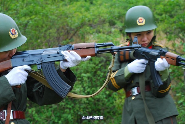 唯美之家 - 外拍军装三模特 第 302 张图片