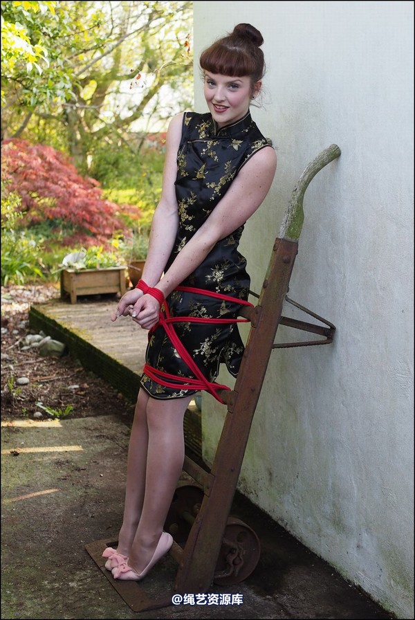simplytied - RR on her trolly 第 7 张图片