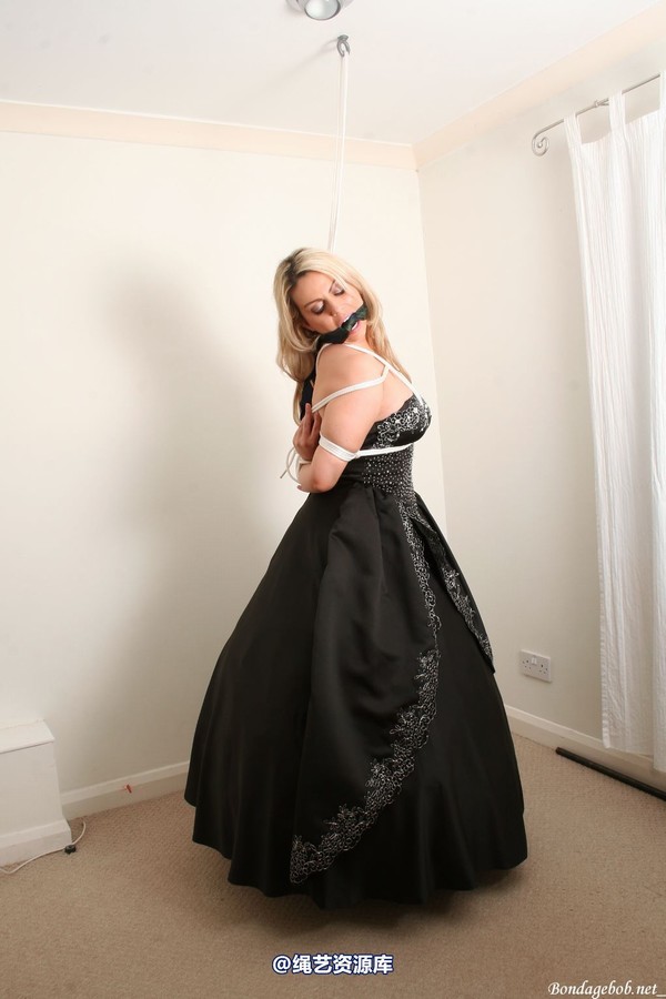 bondagebob - Izzy Ball Gown 第 86 张图片