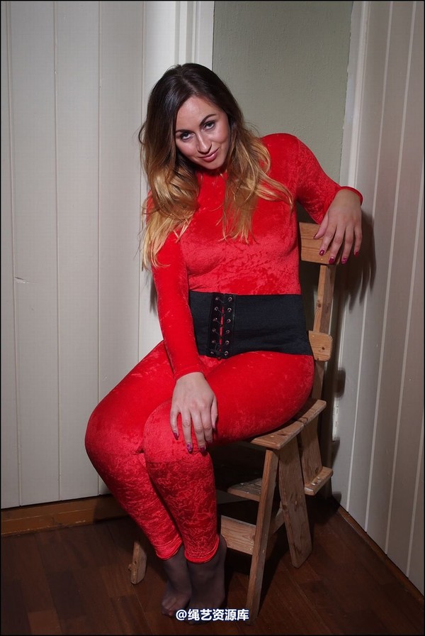 simplytied - Red catsuit landing tied 第 3 张图片