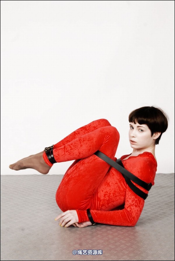 simplytied - Fawnya Red catsuit 第 27 张图片