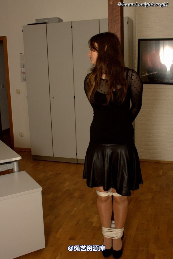 bound-neighbor-girl - Guest Romy - For the first time tied up in the office 2 第 19 张图片