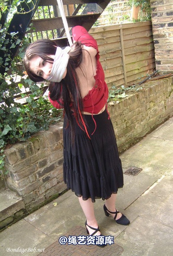 bondagebob - Lydia Tied Outdoors 第 72 张图片