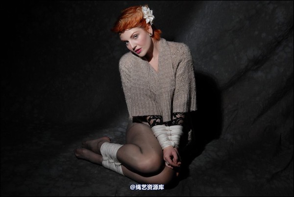 simplytied - RR in jumper and tights 第 24 张图片