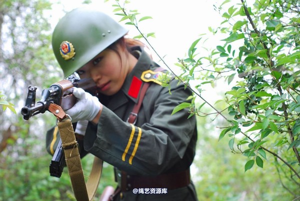 唯美之家 - 外拍军装三模特 第 75 张图片