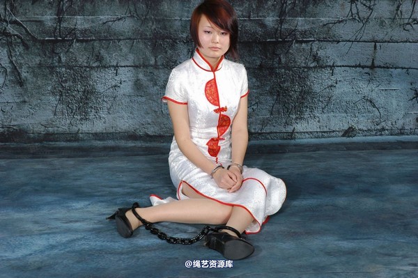 唯美之家 - 桦子白旗袍 第 18 张图片