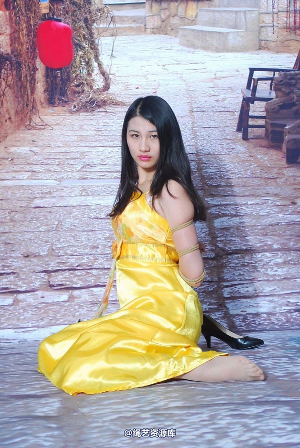 唯美之家 - 新模萧萧黄礼服 第 84 张图片