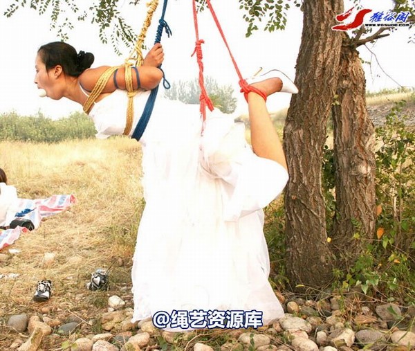 雅俗阁 - 20060404果园吊绑 第 5 张图片