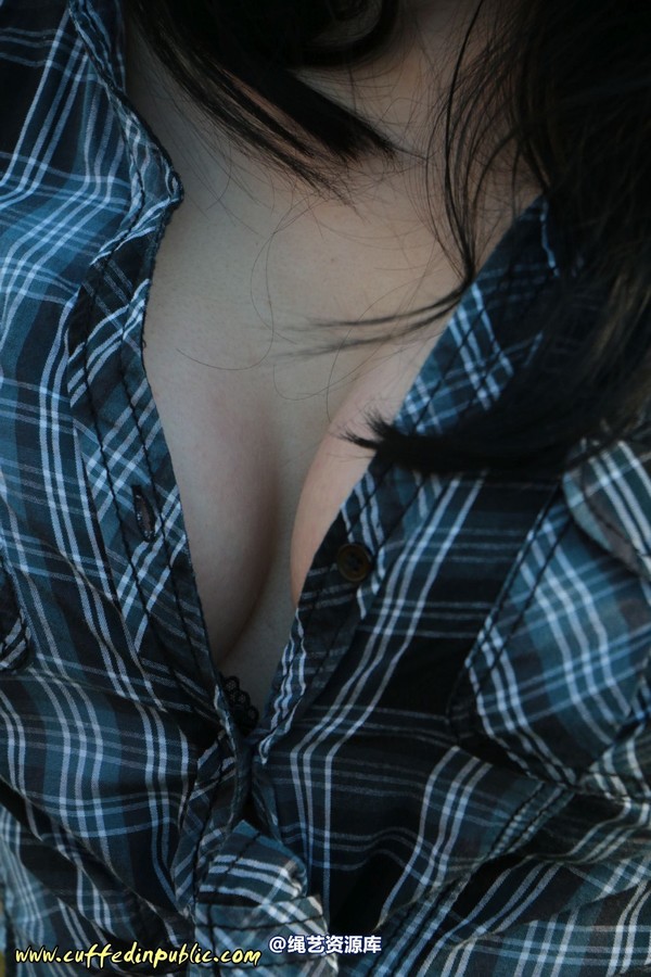 girlsinsteel - Cold day in handcuffs 第 60 张图片