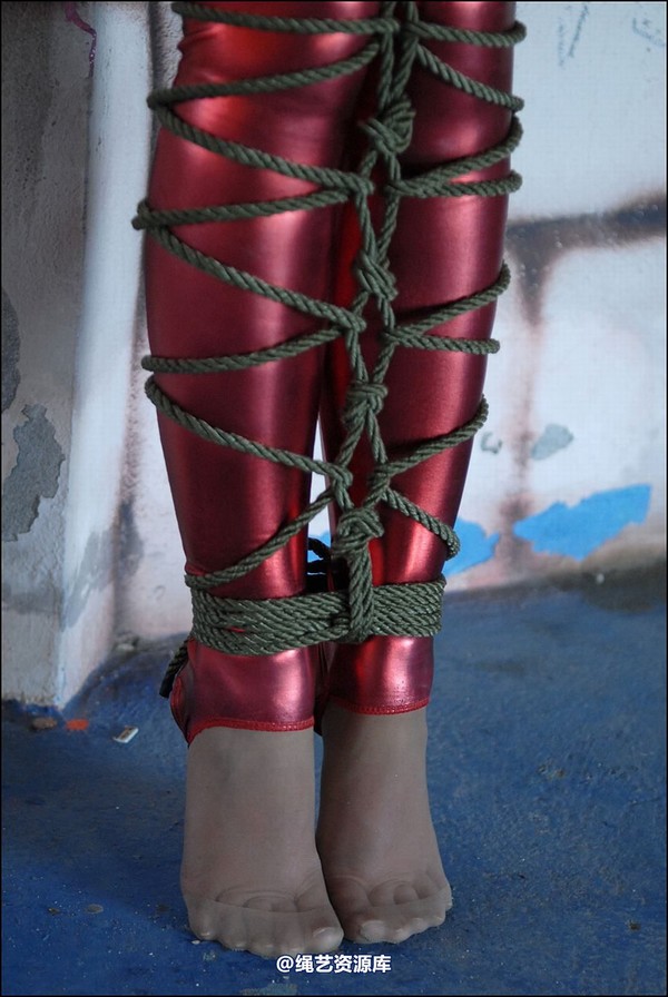 simplytied - Shiny Red on Spain 2 第 23 张图片