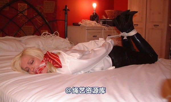 bondagebob - Angelica Vamp Hogtied 第 10 张图片