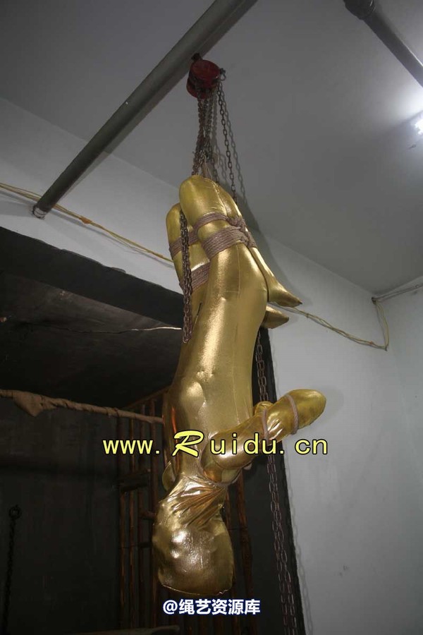 锐度主张 - 20070921第34期 影片胶衣紧缚悬吊图片 第 125 张图片
