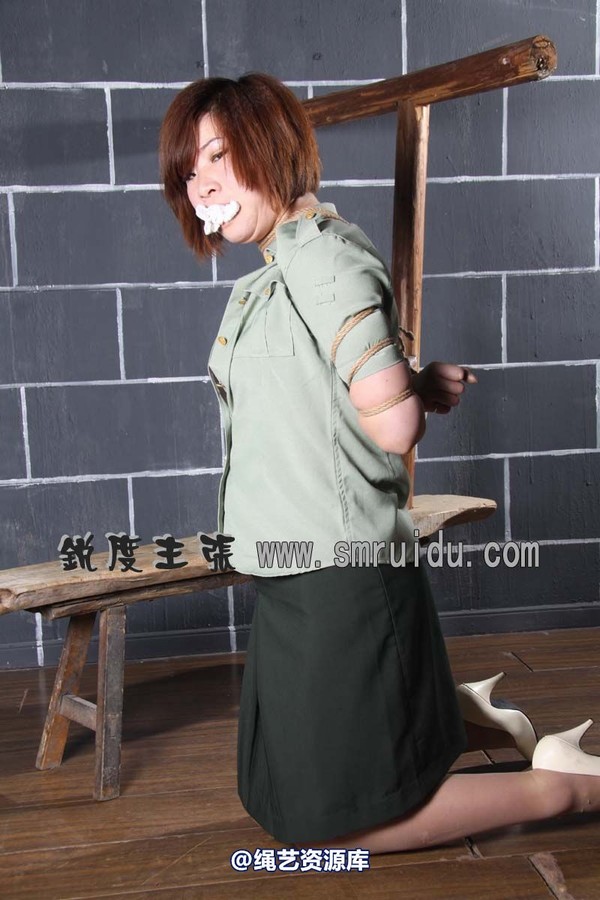 锐度主张 - 被俘的军装女子模特：瑶瑶 第 55 张图片