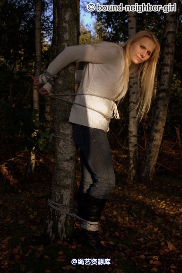 bound-neighbor-girl - Bambi - Tied up in the autumn woods Part 1 第 15 张图片