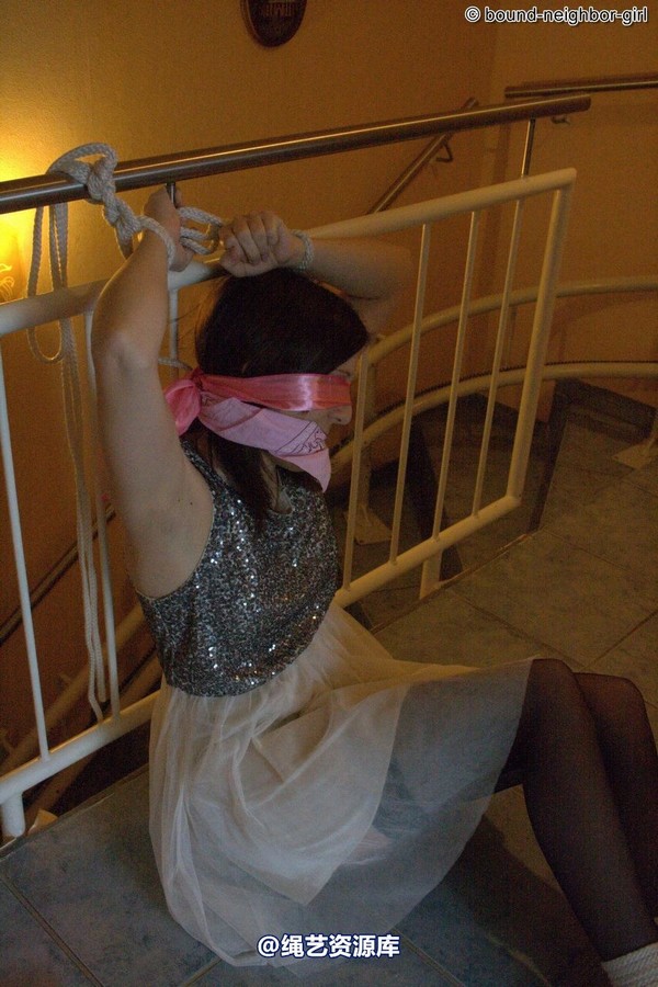 bound-neighbor-girl - Susan tied at home 第 9 张图片