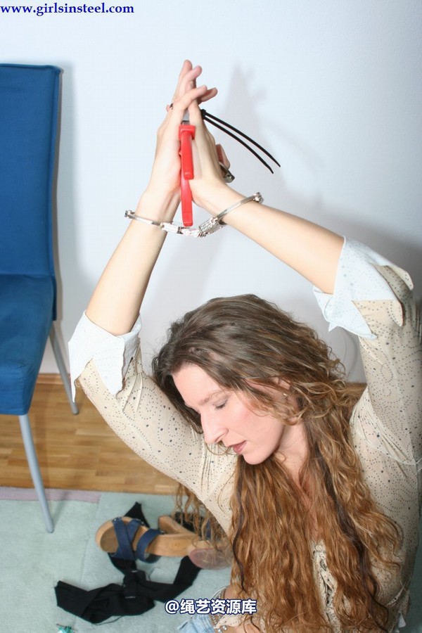 girlsinsteel - Jasmin is playing with handcuffs 第 46 张图片