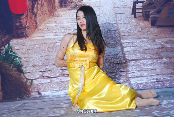 唯美之家 - 新模萧萧黄礼服 第 62 张图片