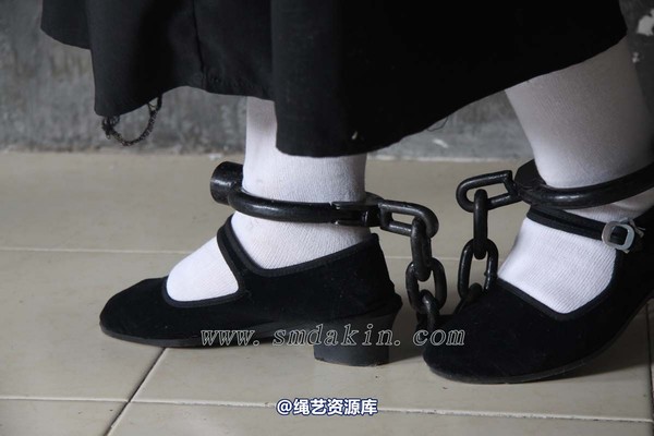 锐度主张 - 黑布鞋白袜镣铐模特：小芳 第 16 张图片