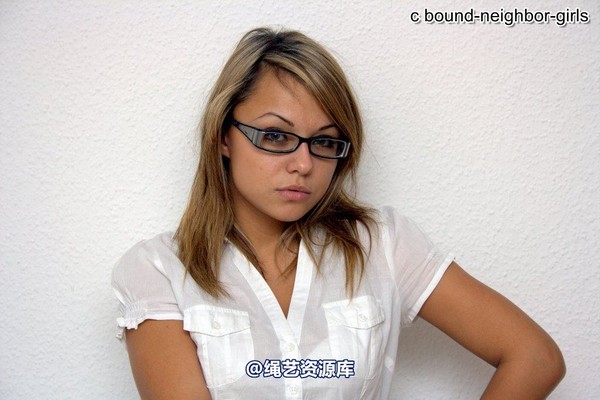 bound-neighbor-girl - Guest Helena alone in the office part 1 第 11 张图片