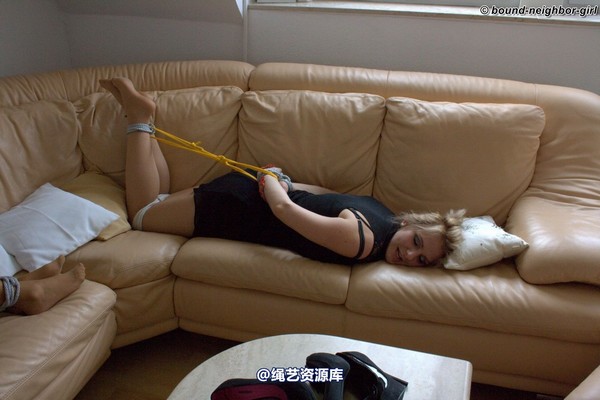 bound-neighbor-girl - Julia and Guest Roxanna - Tied at home 第 31 张图片